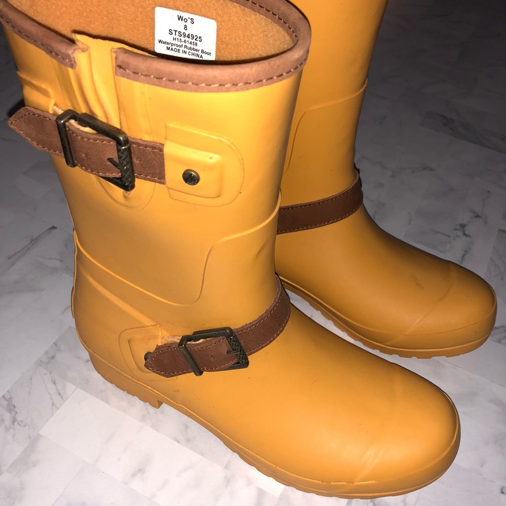 Women’s Sperry Rain boots. Size 8
